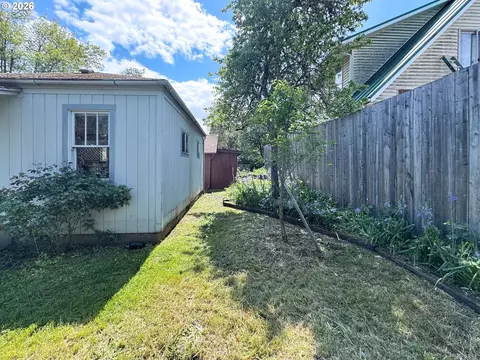 Exterior - 310 12 E 31st Ave, Eugene, OR 97405 photo 5 of 11