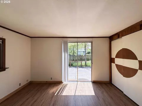 Living - 310 12 E 31st Ave, Eugene, OR 97405 photo 4 of 5