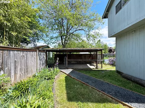 Exterior - 310 12 E 31st Ave, Eugene, OR 97405 photo 6 of 11