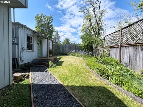 Exterior - 310 12 E 31st Ave, Eugene, OR 97405 photo 2 of 11