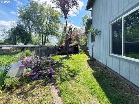 Exterior - 310 12 E 31st Ave, Eugene, OR 97405 photo 3 of 11