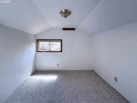 Bedroom - 310 12 E 31st Ave, Eugene, OR 97405 photo 1 of 2