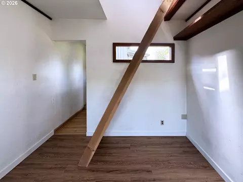 Bedroom - 310 12 E 31st Ave, Eugene, OR 97405 photo 2 of 2