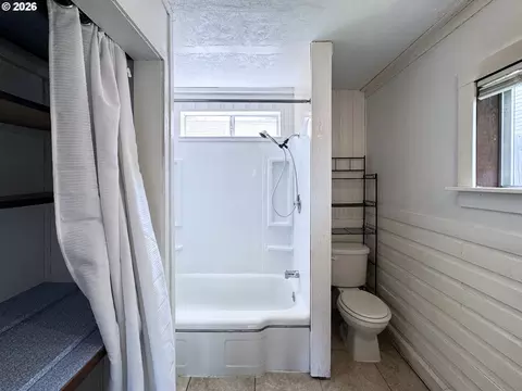 Bath - 310 12 E 31st Ave, Eugene, OR 97405 photo 1 of 4