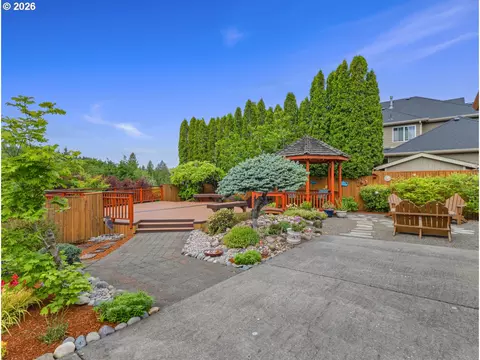 Exterior - 366 SW 37th Cir, Gresham, OR 97080 photo 6 of 9