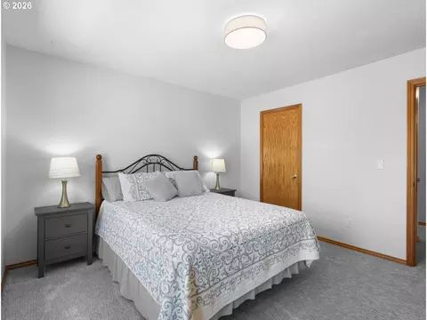 Bedroom - 366 SW 37th Cir, Gresham, OR 97080 photo 7 of 9