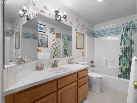 Bath - 366 SW 37th Cir, Gresham, OR 97080 photo 4 of 4