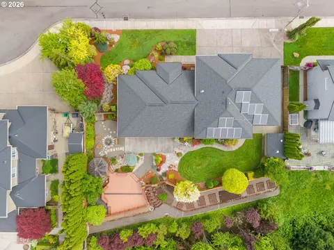 View/Area - 366 SW 37th Cir, Gresham, OR 97080 photo 3 of 4