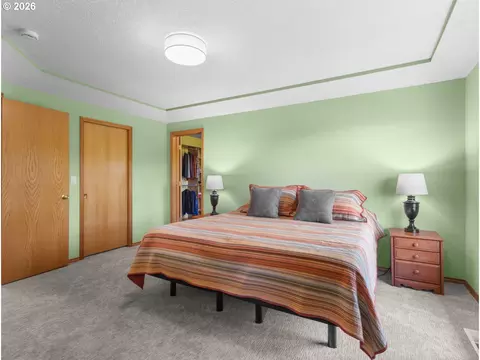 Bedroom - 366 SW 37th Cir, Gresham, OR 97080 photo 3 of 9