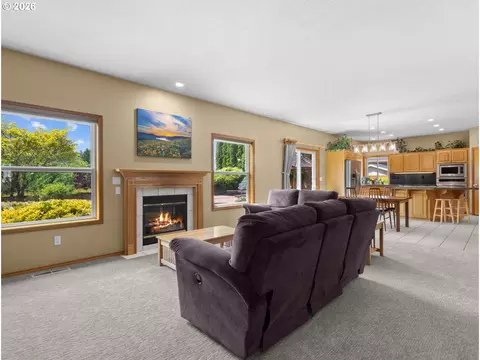 Living - 366 SW 37th Cir, Gresham, OR 97080 photo 5 of 5