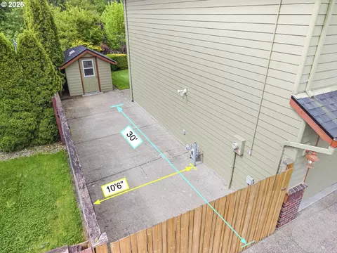 Exterior - 366 SW 37th Cir, Gresham, OR 97080 photo 3 of 9