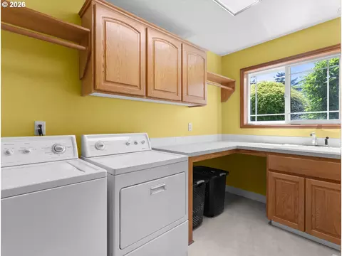 Other - 366 SW 37th Cir, Gresham, OR 97080 photo 6 of 9