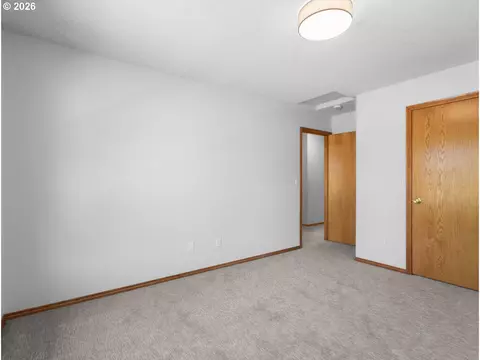 Bedroom - 366 SW 37th Cir, Gresham, OR 97080 photo 5 of 9