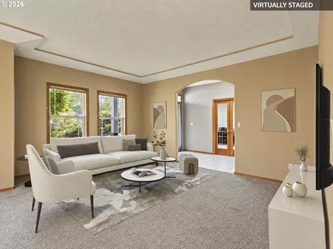 Living - 366 SW 37th Cir, Gresham, OR 97080 photo 1 of 5
