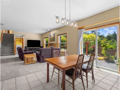 Dining - 366 SW 37th Cir, Gresham, OR 97080 photo 2 of 2