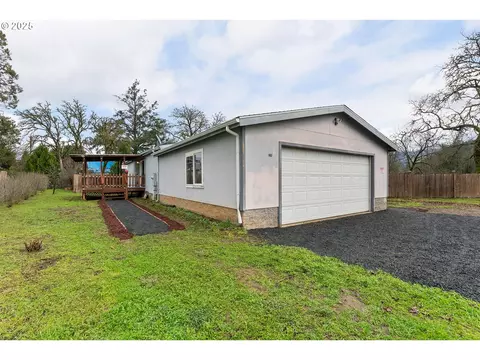 105 I St, Riddle, OR 97469