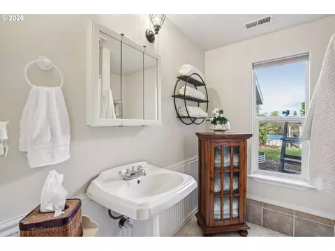 Bath - 128 N 31st Ave, Cornelius, OR 97113 photo 3 of 3