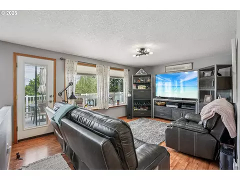 Living - 128 N 31st Ave, Cornelius, OR 97113 photo 1 of 3
