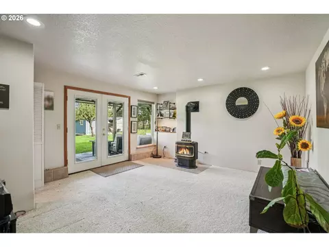 Living - 128 N 31st Ave, Cornelius, OR 97113 photo 3 of 3