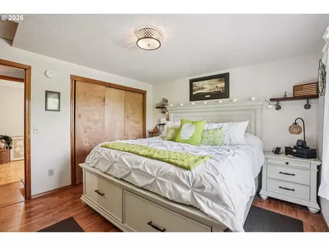 Bedroom - 128 N 31st Ave, Cornelius, OR 97113 photo 2 of 4