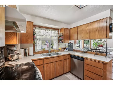 Kitchen - 128 N 31st Ave, Cornelius, OR 97113 photo 2 of 2
