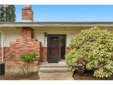 8430 SW Canyon Dr, Portland, OR 97225