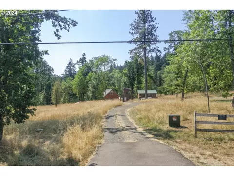 w 40th ave, Eugene, OR 97405 photo 2