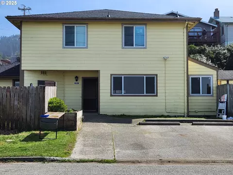 29847 Hillcrest St, Gold Beach, OR 97444