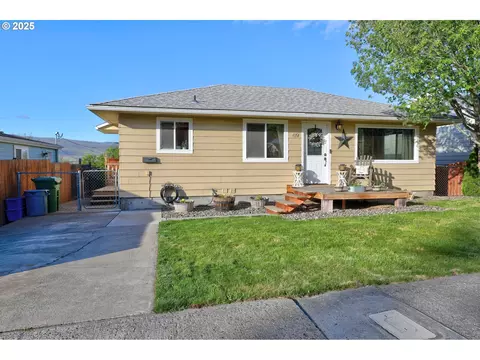 419 W 14th St, The Dalles, OR 97058