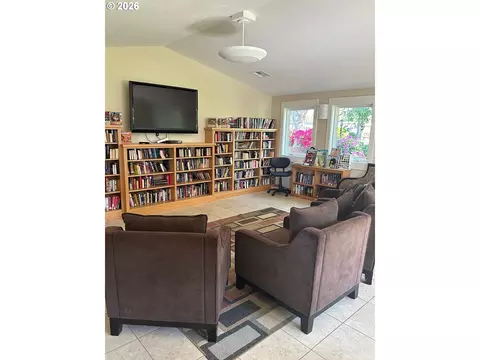 View/Area - 4800 Barger Dr #10, Eugene, OR 97402 photo 1 of 2