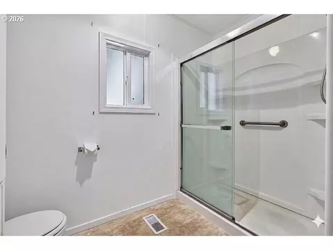 Bath - 4800 Barger Dr #10, Eugene, OR 97402 photo 2 of 2
