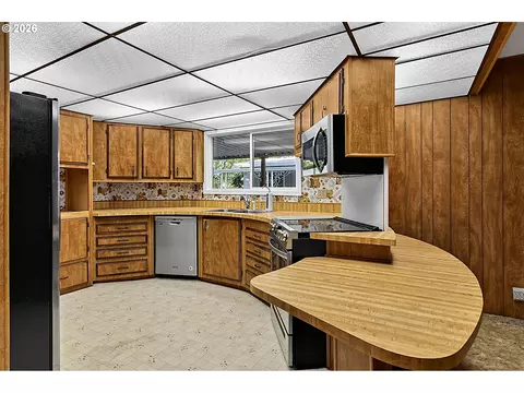 Kitchen - 4800 Barger Dr #10, Eugene, OR 97402 photo 1 of 3