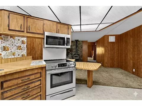 Kitchen - 4800 Barger Dr #10, Eugene, OR 97402 photo 2 of 3