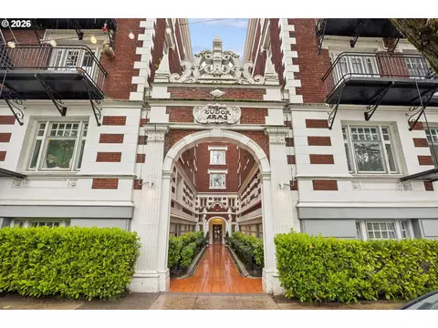 1811 NW Couch St #202, Portland, OR 97209