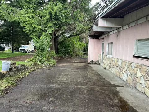 681 SE Port Ave, Lincoln City, OR 97367
