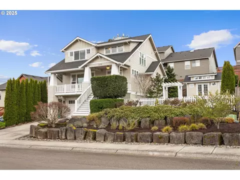 2212 NW 109th St, Vancouver, WA 98685