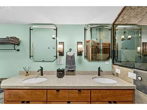 Bath - 2294 Mclean Blvd, Eugene, OR 97405 photo 3 of 7
