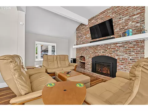 Living - 2294 Mclean Blvd, Eugene, OR 97405 photo 1 of 1