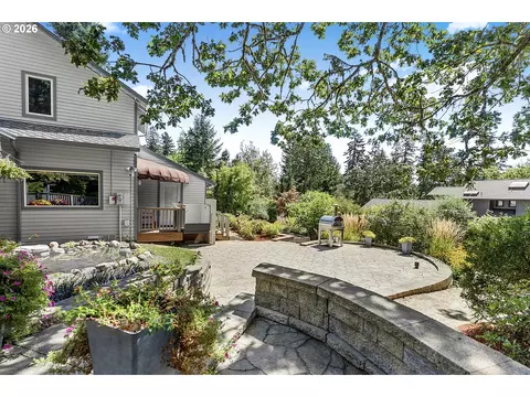 Exterior - 2294 Mclean Blvd, Eugene, OR 97405 photo 5 of 7