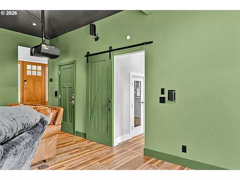 Entry Way - 2294 Mclean Blvd, Eugene, OR 97405 photo 2 of 4