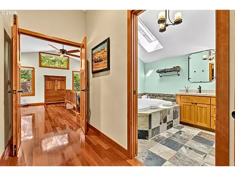 Entry Way - 2294 Mclean Blvd, Eugene, OR 97405 photo 3 of 4