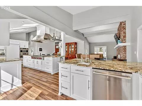 Kitchen - 2294 Mclean Blvd, Eugene, OR 97405 photo 6 of 6