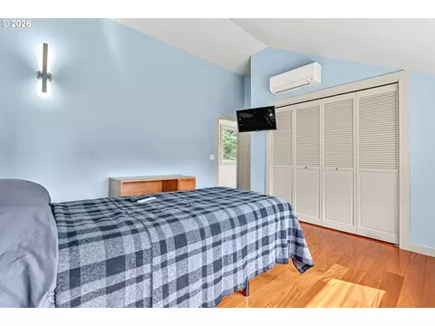 Bedroom - 2294 Mclean Blvd, Eugene, OR 97405 photo 5 of 5