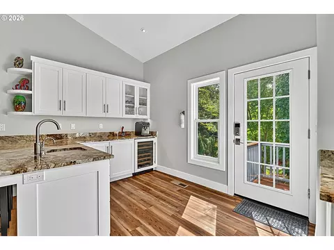 Kitchen - 2294 Mclean Blvd, Eugene, OR 97405 photo 5 of 6