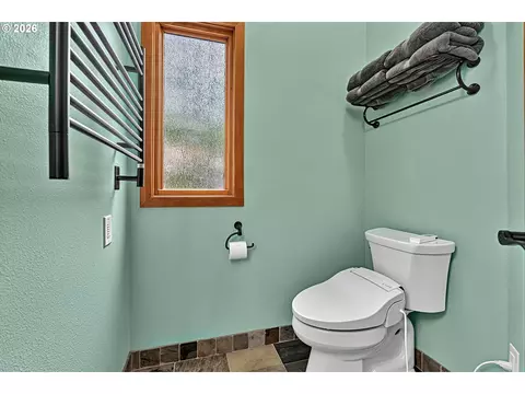 Bath - 2294 Mclean Blvd, Eugene, OR 97405 photo 4 of 7