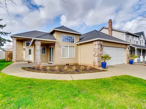 1065 Hermanson St, Woodburn, OR 97071