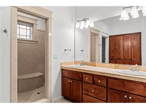 Bath - 2697 Crowther Dr, Eugene, OR 97404 photo 1 of 4