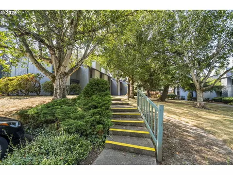7945 SW Fanno Creek Dr #3, Portland, OR 97224