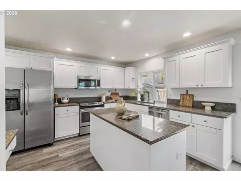 Kitchen - 14955 SE Stanhope Rd, Clackamas, OR 97015 photo 1 of 7