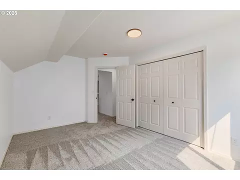 Bedroom - 14955 SE Stanhope Rd, Clackamas, OR 97015 photo 8 of 10